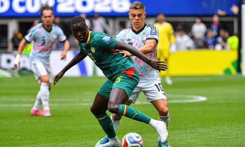 Pape Gueye, Leandro Trossard, Senegal v Belgium