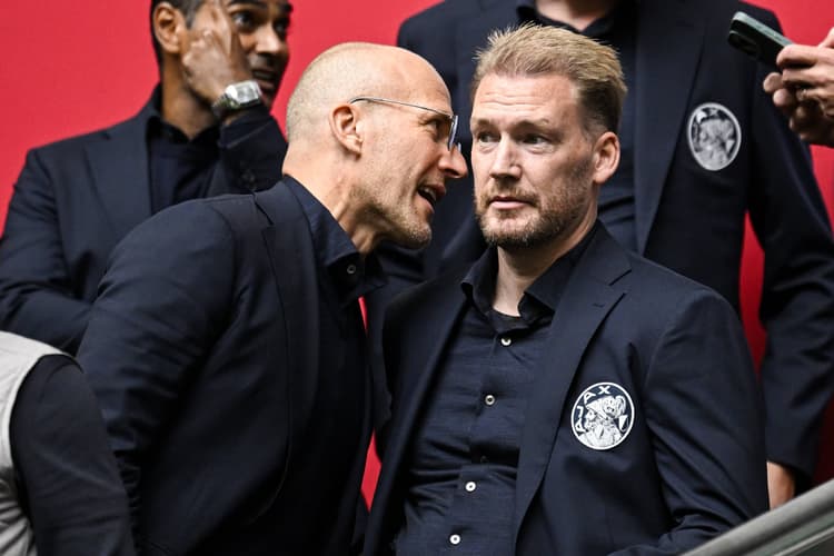 Alex Kroes en Marijn Beuker bij een thuisduel van Ajax