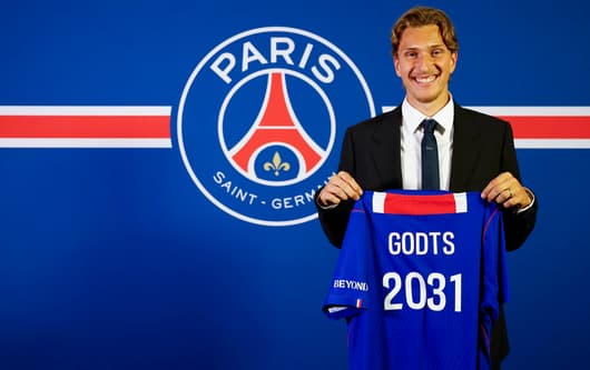 Mika Godts Paris Saint-Germain