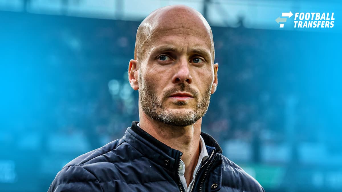Paul Simonis staat uit het niets voor terugkeer als trainer |  FootballTransfers.com