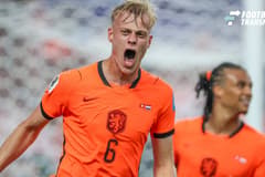 Brighton and Hove Albion v Liverpool Premier League 19 05 2025. Jan Paul Van Hecke Defender of Brighton and Hove Albion applauds the crowd following the Premier League match between Brighton and Hove Albion and Liverpool at the American Express Stad...
