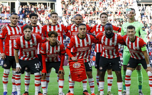 EINDHOVEN - (top lr) Filip KostiÄ‡ of PSV Eindhoven, Ricardo Pepi of PSV Eindhoven, Ruben van Bommel of PSV Eindhoven, Armando Obispo of PSV Eindhoven, Guus Til of PSV Eindhoven, Noah Fernandez of PSV Eindhoven (bottom lr) Paul Wanner of PSV Eindhov...