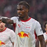 Ezechiel Banzuzi L, gestures, giving instructions, action, single frame, cropped close-up, half-length portrait, soccer, 1. Bundesliga, 2026–2027 season, Matchday 6, Matchday 06, FC Bayern Munich vs. RB Leipzig 6–1 on October 17, 2026, Allianz Arena