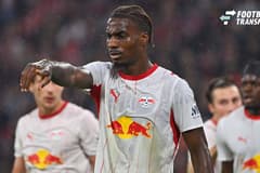 Ezechiel Banzuzi L, gestures, giving instructions, action, single frame, cropped close-up, half-length portrait, soccer, 1. Bundesliga, 2026–2027 season, Matchday 6, Matchday 06, FC Bayern Munich vs. RB Leipzig 6–1 on October 17, 2026, Allianz Arena