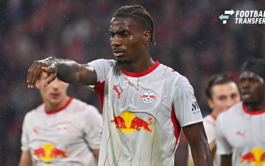 Ezechiel Banzuzi L, gestures, giving instructions, action, single frame, cropped close-up, half-length portrait, soccer, 1. Bundesliga, 2026–2027 season, Matchday 6, Matchday 06, FC Bayern Munich vs. RB Leipzig 6–1 on October 17, 2026, Allianz Arena