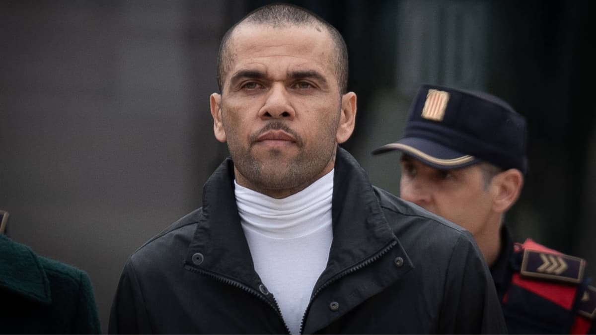 Former Barcelona player Dani Alves is planning to return to professional football
