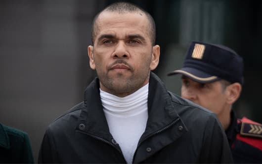 Former Barcelona player Dani Alves is planning to return to professional football