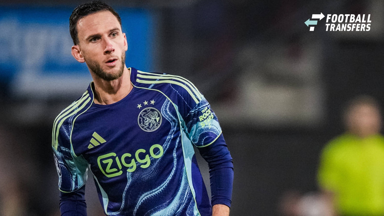 Branco van den Boomen tijdens zijn enige wedstrijd voor Ajax in het seizoen 2025/26.