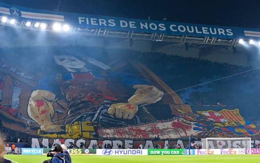 PSG chainsaw tifo, Barcelona