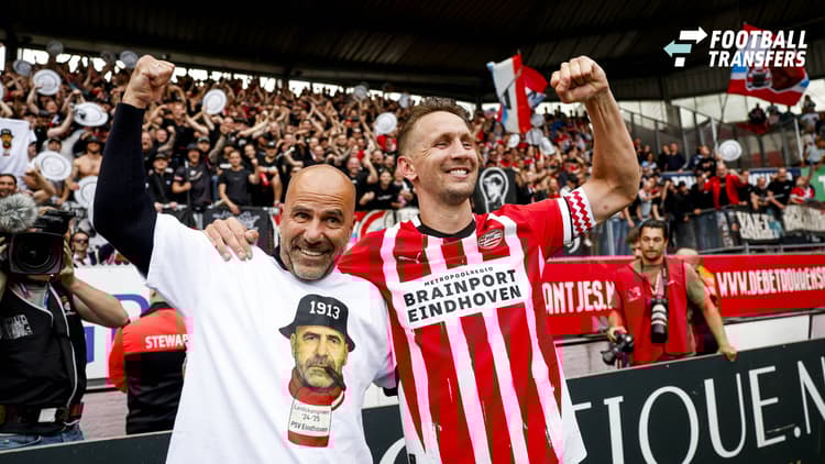 Peter Bosz viert met Luuk de Jong de tweede landstitel op rij.