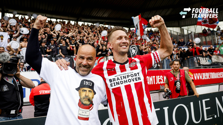 Peter Bosz viert met Luuk de Jong de landstitel in het seizoen 2024/25.