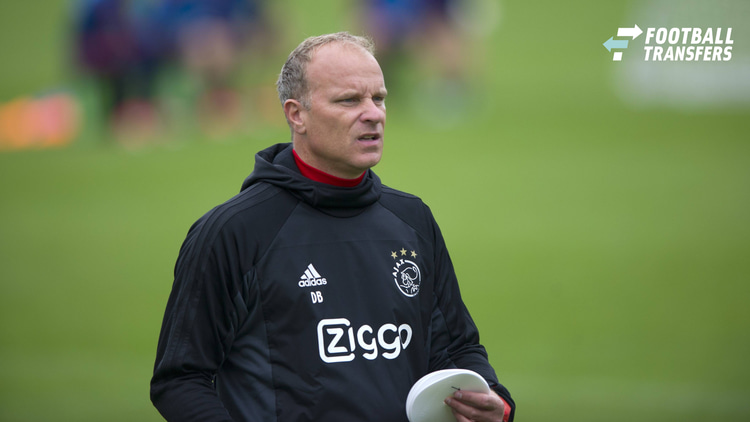 Dennis Bergkamp in zijn laatste periode als assistent-trainer van Ajax.