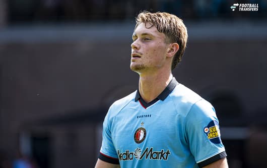 Feyenoord is aan een nieuwe periode begonnen met Giovani van Bronckhorst als trainer, Dévy Rigaux als technisch directeur en Robert Eenhoorn als algemeen directeur. In de huidige selectie wordt ook de kans gegeven aan talentvolle spelers. Thijs...