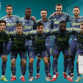 Ajax-flop verrast en zet handtekening onder nieuw tweejarig contract