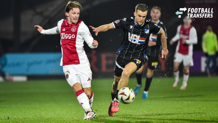 Julian Brandes in actie namens Jong Ajax.