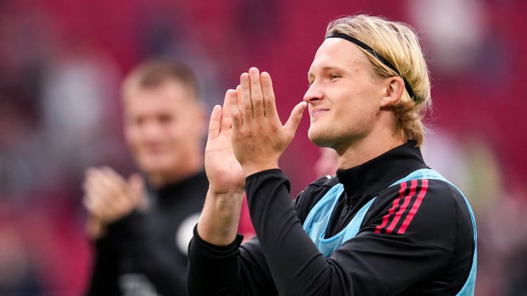 Kasper Dolberg kwam voor 10 miljoen euro over van Anderlecht en zou bij Ajax voor een flink bedrag op de loonlijst staan.