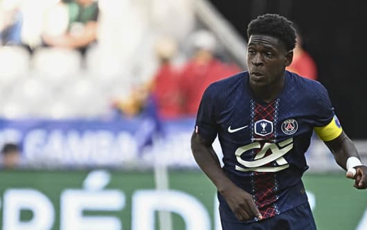 Emmanuel Mbemba in PSG U19 action, Coupe Gambarella final 2025/26