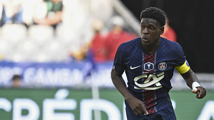 Emmanuel Mbemba in PSG U19 action, Coupe Gambarella final 2025/26