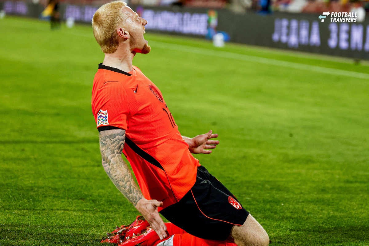 Mexx Meerdink was afgelopen zondag de grote man bij het Nederlands elftal. De 23-jarige spits van AZ Alkmaar bekroonde zijn allereerste basisplaats in Oranje direct met twee treffers in het met 1-2 gewonnen Nations League-duel met Servië: een b...