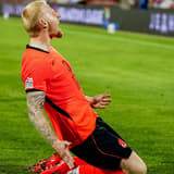 Mexx Meerdink was afgelopen zondag de grote man bij het Nederlands elftal. De 23-jarige spits van AZ Alkmaar bekroonde zijn allereerste basisplaats in Oranje direct met twee treffers in het met 1-2 gewonnen Nations League-duel met Servië: een b...