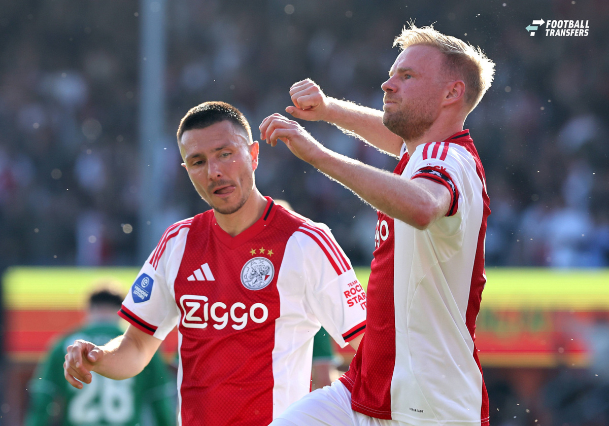 Ajax was zeer actief op de transfermarkt en haalde een hoop routine in huis. De Amsterdamse selectie beschikte echter ook al over enkele ervaren krachten met Davy Klaassen en Steven Berghuis. De contracten van de twee routiniers lopen echter na...