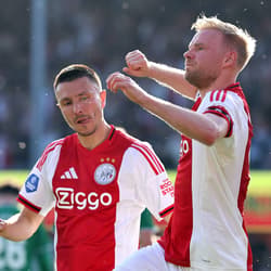 Ajax was zeer actief op de transfermarkt en haalde een hoop routine in huis. De Amsterdamse selectie beschikte echter ook al over enkele ervaren krachten met Davy Klaassen en Steven Berghuis. De contracten van de twee routiniers lopen echter na...