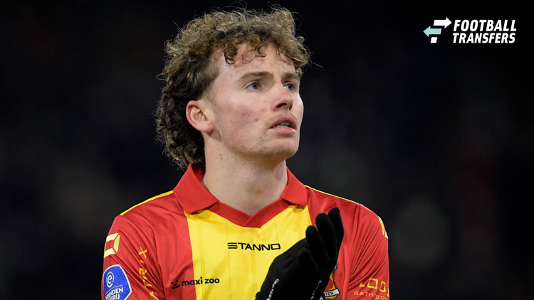 Jakob Breum in het shirt van Go Ahead Eagles.
