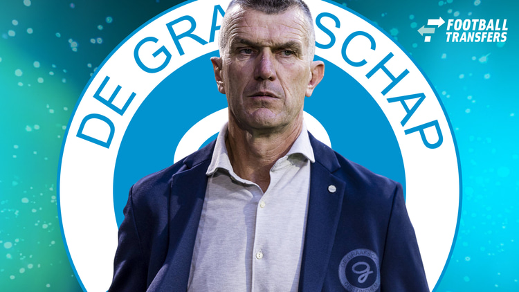 Marinus Dijkhuizen staat voorlopig nog aan het roer bij De Graafschap.