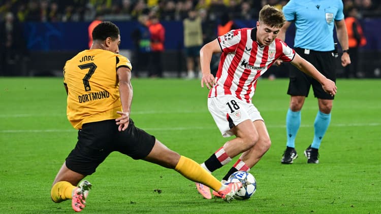 Jobe Bellingham in action against Athletic Club's Mikel Jauregizar