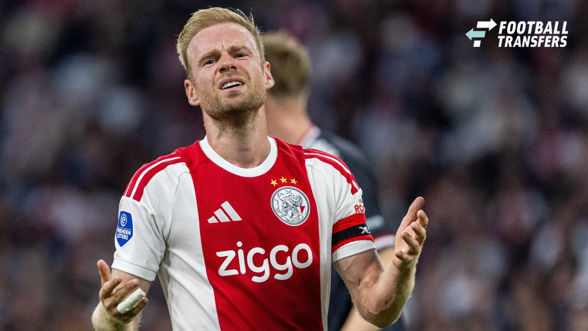 2026-09-15 VriendenLoterij Eredivisie: AFC Ajax v Willem II AMSTERDAM, NETHERLANDS - SEPTEMBER 15: Davy Klaassen of AFC Ajax during the VriendenLoterij Eredivisie match between AFC Ajax and Willem II at Johan Cruijff Arena on September 15, 2026 in A...
