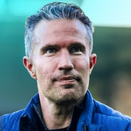 Robin van Persie heeft zich tegenover Engelse media, zoals The Guardian, uitgelaten over zijn toekomst als trainer en zijn tijd in de Engelse Premier League. De oud-spits, die sinds februari aan het roer staat bij Feyenoord, benadrukt dat hij zich...