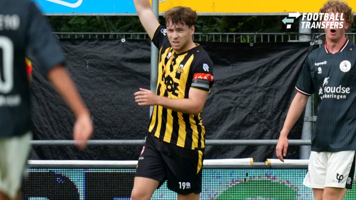 Tweede Divisie: Rijnsburgse Boys v Jong Sparta Rotterdam Rijnsburg - Jeffrey Buitenweg of Rijnsburgse Boys, Timo Borrie of Sparta Rotterdam, Goalkeeper Duncan Lindhout of Sparta Rotterdam during the second competition round of the 2026 2027 Tweede D...