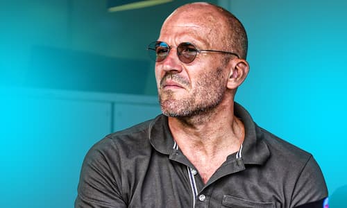 De rol van Alex Kroes lijkt uitgespeeld bij Ajax. De technisch directeur stelde eerder deze maand zijn functie ter beschikking, maar bleef wel aan om Ajax uit de brand te helpen totdat er een opvolger is gevonden. Nu blijkt dat Kroes geen zeggensc...