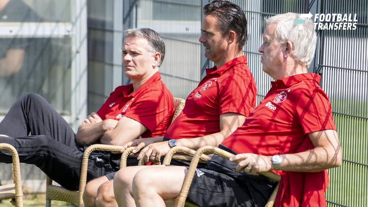 Michel Doesburg (links) als hoofdscout bij Ajax in 2018.