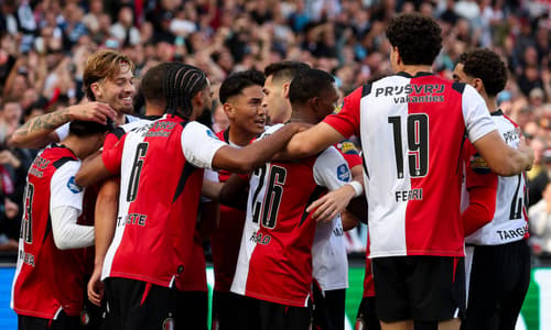 Feyenoord heeft Varkenoord in de afgelopen vijf seizoenen zien uitgroeien tot een enorm belangrijk financieel fundament. Door directe uitgaande transfers, slim bedongen doorverkooppercentages en internationale solidariteitsbijdragen leverde de ...