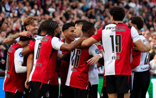 Feyenoord heeft Varkenoord in de afgelopen vijf seizoenen zien uitgroeien tot een enorm belangrijk financieel fundament. Door directe uitgaande transfers, slim bedongen doorverkooppercentages en internationale solidariteitsbijdragen leverde de ...