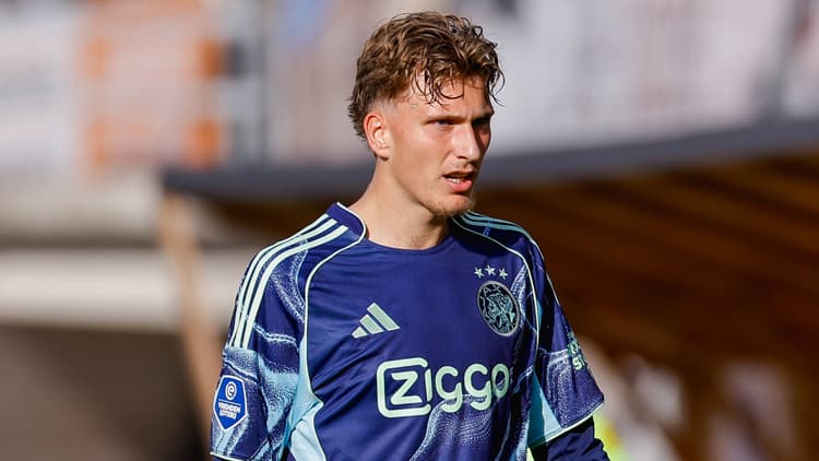 Mika Godts in actie namens Ajax