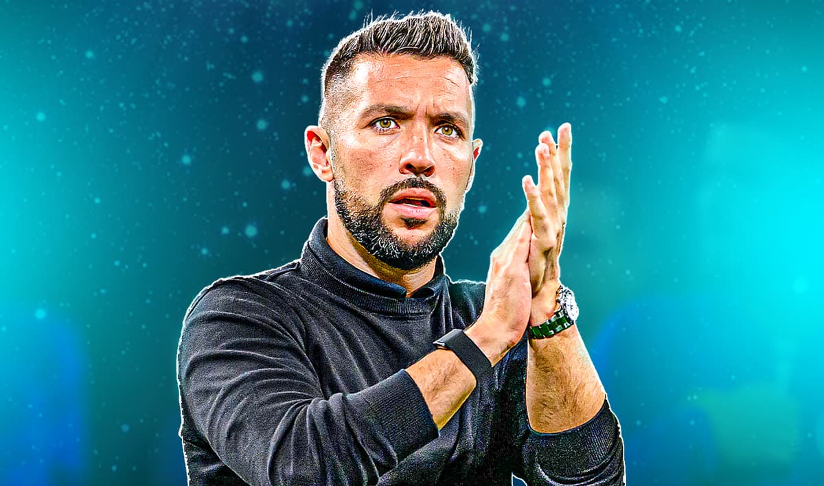 Het vertrek van Francesco Farioli bij Ajax heeft een absurd staartje gekregen. De oefenmeester trok afgelopen zomer de deur bij Ajax achter zich dicht en niet zonder reden. In het boek Het Ajax-DNA van Parooljournalisten Jop van Kempen en Bas Soet...