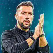 Het vertrek van Francesco Farioli bij Ajax heeft een absurd staartje gekregen. De oefenmeester trok afgelopen zomer de deur bij Ajax achter zich dicht en niet zonder reden. In het boek Het Ajax-DNA van Parooljournalisten Jop van Kempen en Bas Soet...