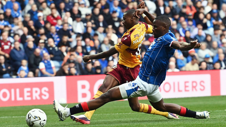 Olwethu Makhanya of Rangers challenges Tawanda Maswanhise of Motherwell