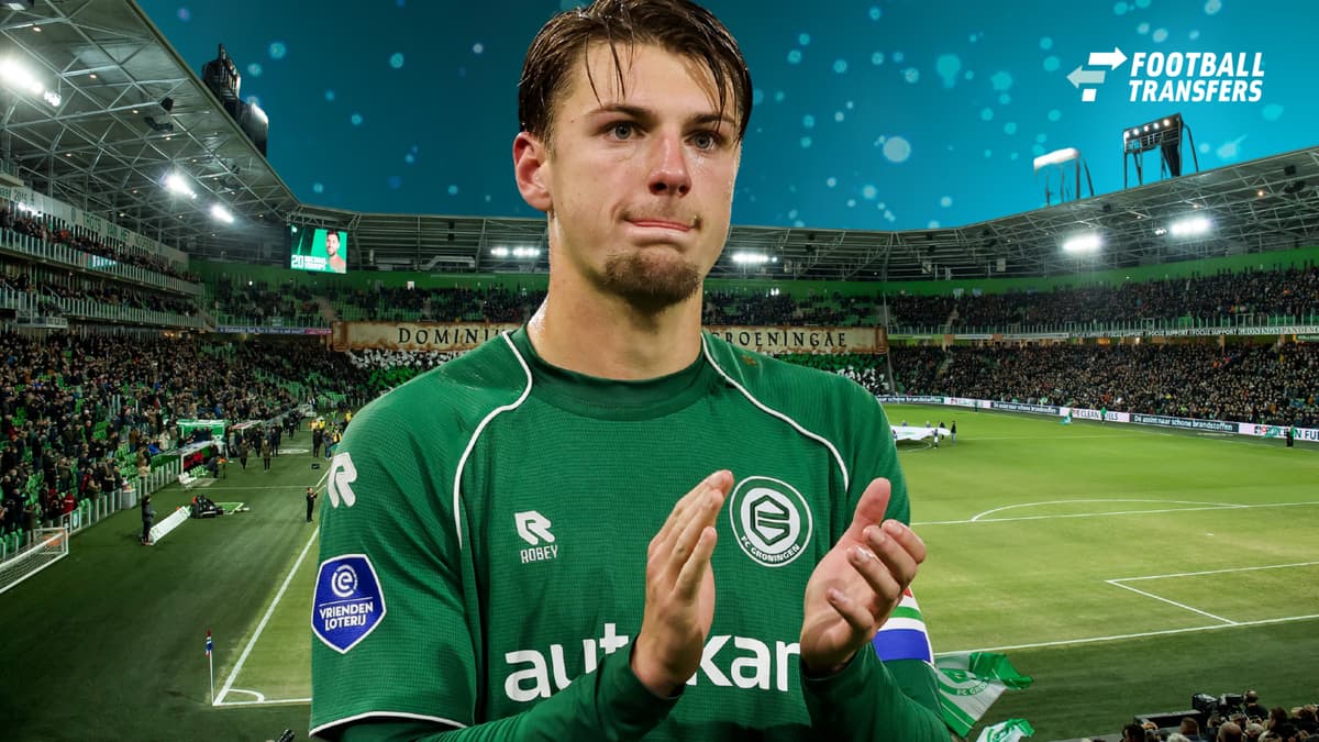 Stije Resink applaudisseert na een wedstrijd van FC Groningen in de Euroborg