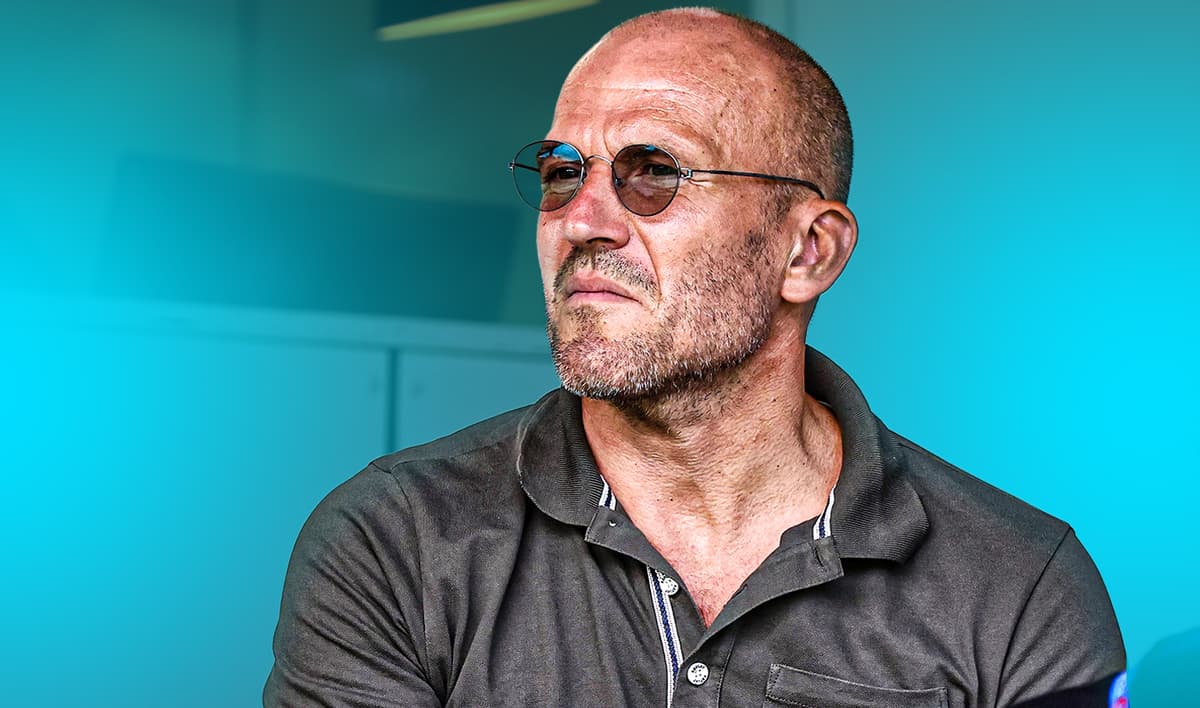 Ajax hoopt de selectie komende transferperiode te versterken met een middenvelder. Volgens Portugese media is Victor Froholdt van FC Porto een optie voor de Amsterdammers. Er kleven echter een aantal nadelen aan zijn komst: zijn gigantische afkoop...