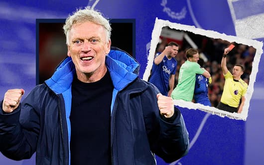 David Moyes reacts to Idrissa Gueye's red card against Manchester United