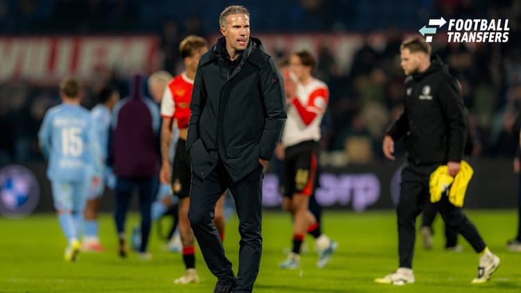 Robin van Persie druipt af na de nederlaag tegen Sparta Rotterdam in wat mogelijk zijn laatste wedstrijd als Feyenoord-trainer was.