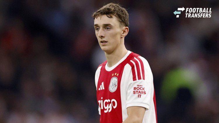 Youri Baas kan Ajax uit de brand helpen als linksback, nu centraal de boel aardig solide staat.