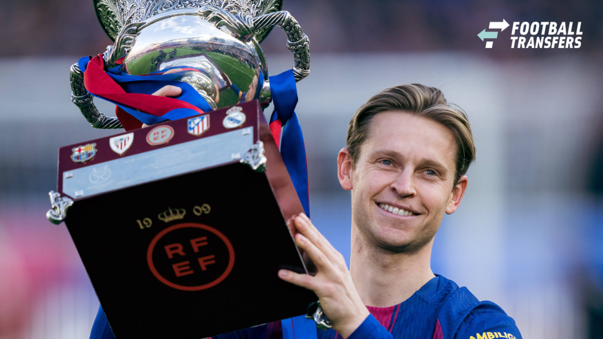 Spanish LaLiga EA Sports FC Barcelona, Barca v Real Oviedo in Barcelona, Spain. FC Barcelona player (21) Frenkie de Jong showing the Supercopa trophy during LaLiga EA Sports match between FC Barcelona and Real Oviedo in Spotify Camp Nou, Barcelona, ...