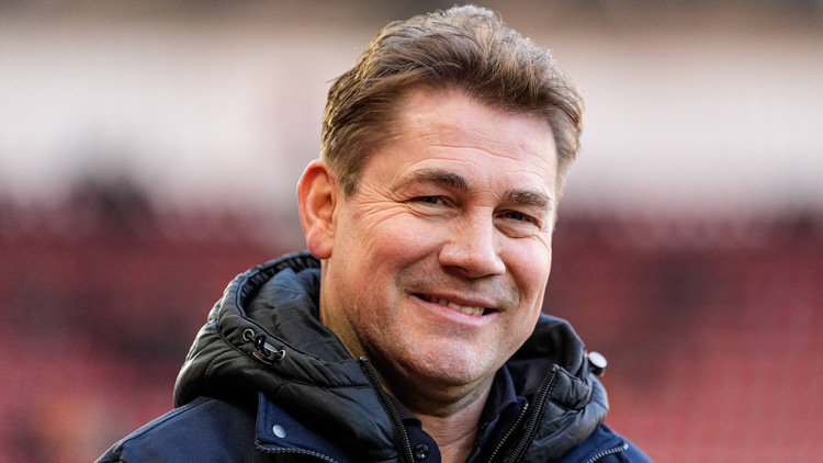 Max Huiberts vertrekt aan het einde van het seizoen bij AZ en moet opgevolgd worden door Niels van Duinen.