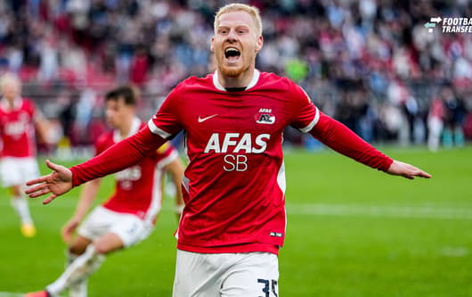 2025-09-21 AZ Alkmaar v Feyenoord - Dutch Eredivisie ALKMAAR, NETHERLANDS - SEPTEMBER 21: Mexx Meerdink of AZ Alkmaar celebrates the last minute equalizer during the Dutch Eredivisie match between AZ Alkmaar and Feyenoord at AFAS Stadion on Septembe...