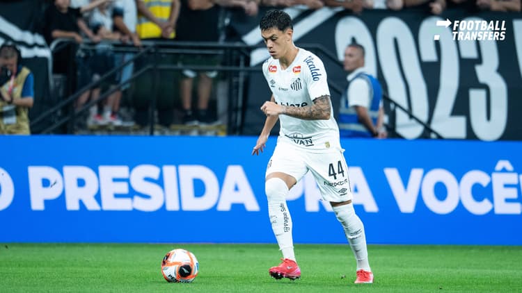 JP Chermont in actie namens Santos tegen Corinthians.