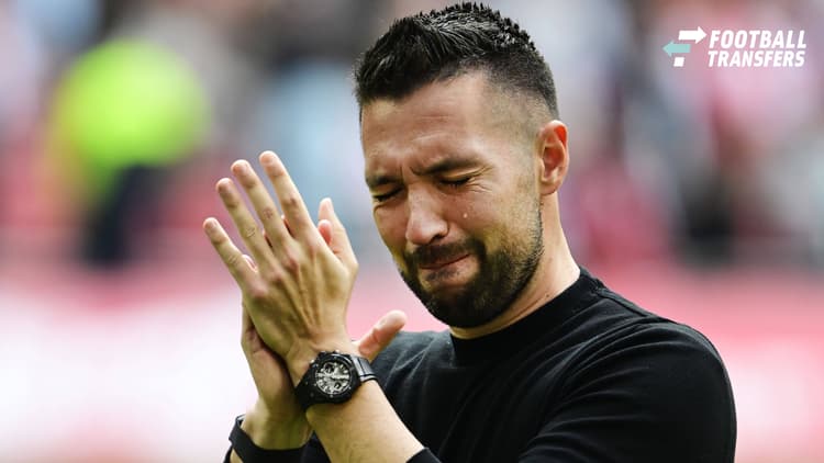 Francesco Farioli nam in tranen afscheid van het publiek bij Ajax